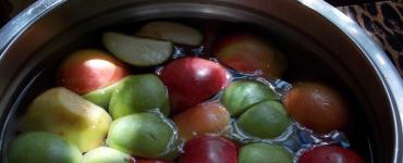 Творожная запеканка с яблоками и манкой в духовке